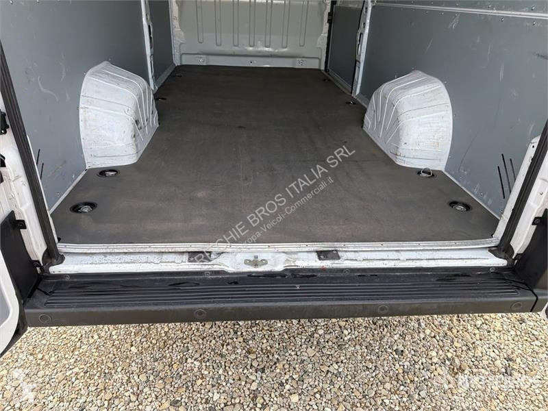 Véhicule utilitaire Opel 2.2