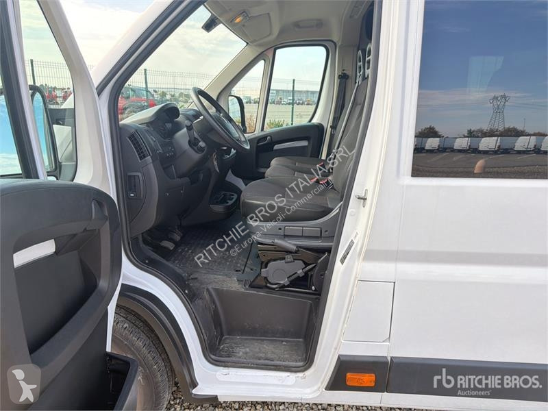 Véhicule utilitaire Opel 2.2