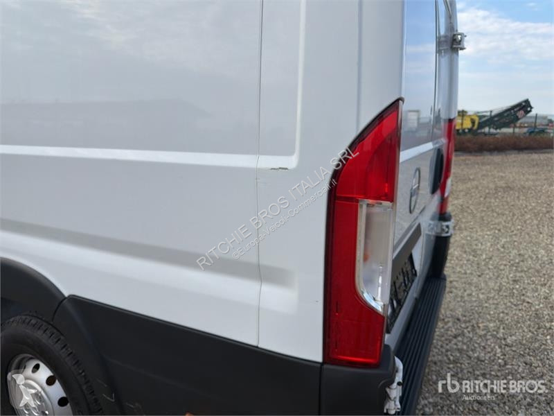 Véhicule utilitaire Opel 2.2