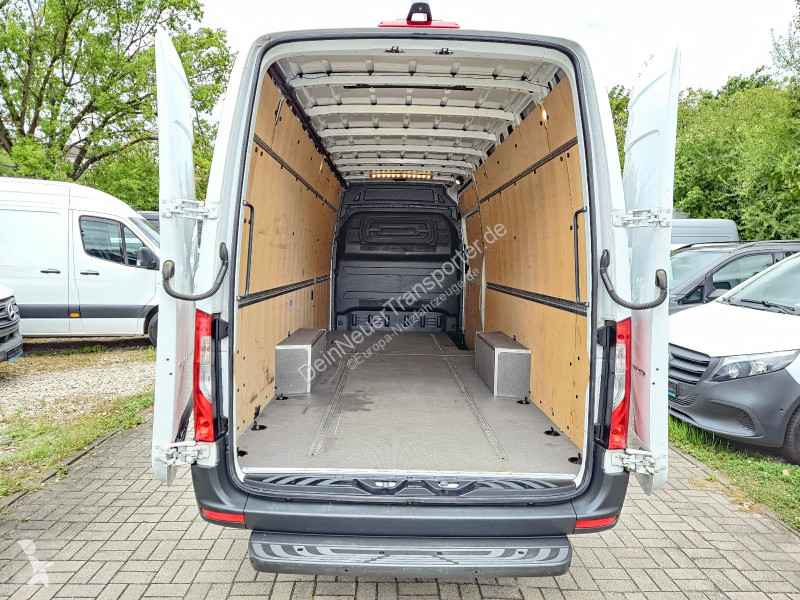 Лекотоварен автомобил Mercedes 317 CDI...