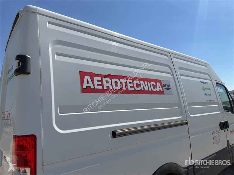 Furgoneta Iveco 35C15 Cargo Van