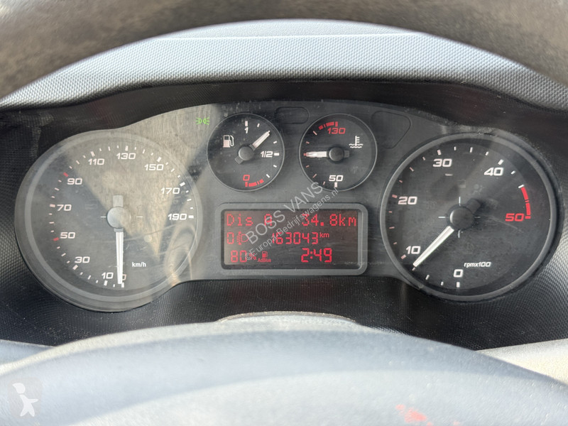 Furgoneta Iveco 35S14 2.3 352 L2H2 Airco Cruise...