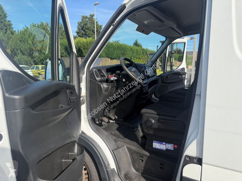 Véhicule utilitaire Iveco 35s15 Carrier Xarios...