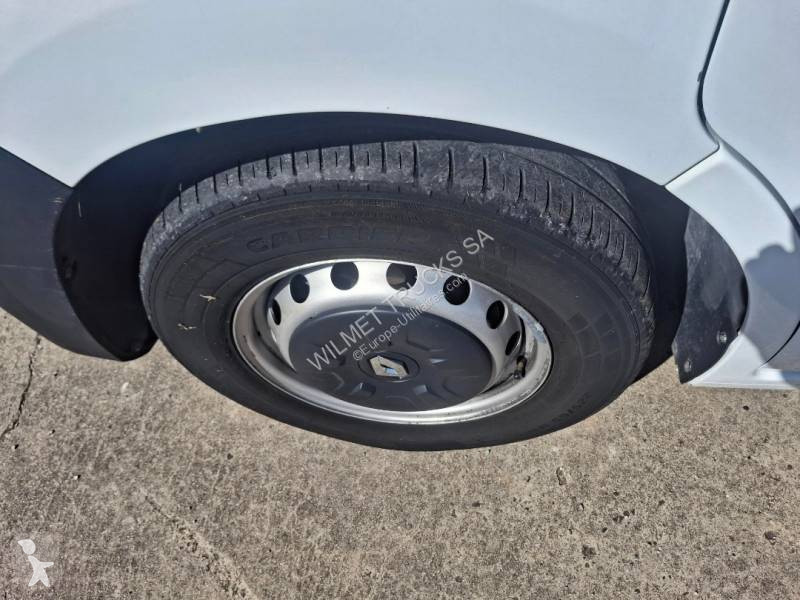 Véhicule utilitaire Renault 2.3 DCI 145
