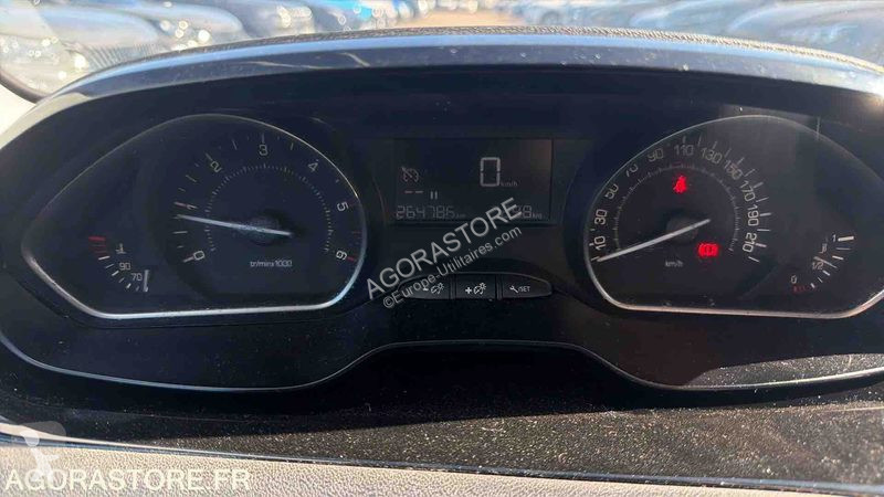 Samochód dostawczy Peugeot 208