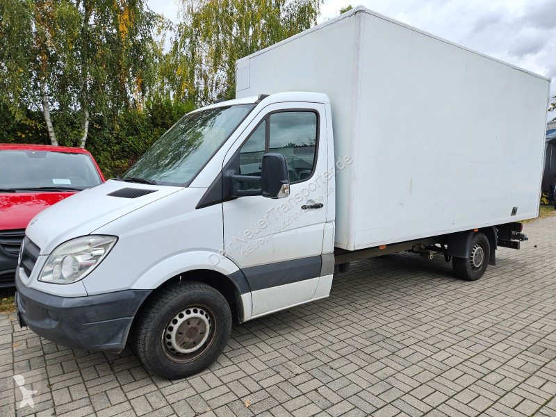 Véhicule utilitaire Mercedes 311 CDI KOFFER TÜV...