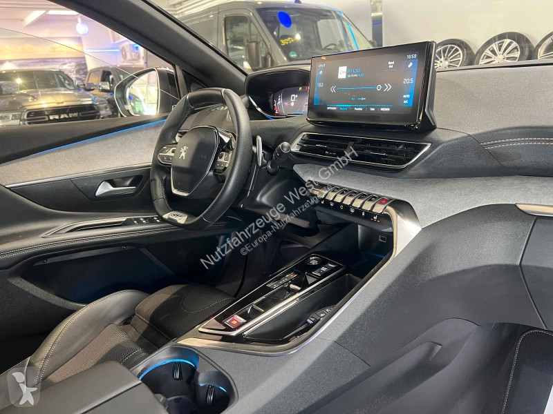 Véhicule utilitaire Peugeot GT...