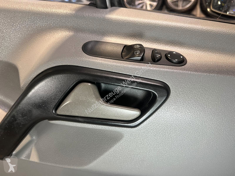 Véhicule utilitaire Mercedes 313...