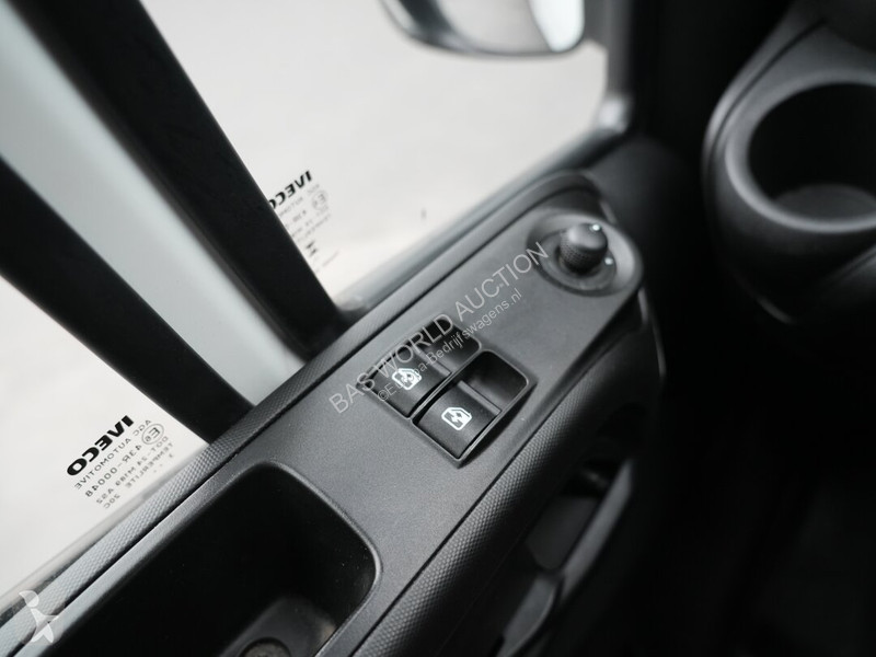 Véhicule utilitaire Iveco 35S16