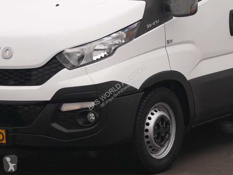 Véhicule utilitaire Iveco 35S21