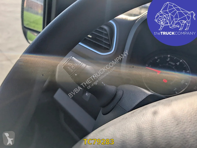 Véhicule utilitaire Renault 2.3 DCI KOFFER MET...