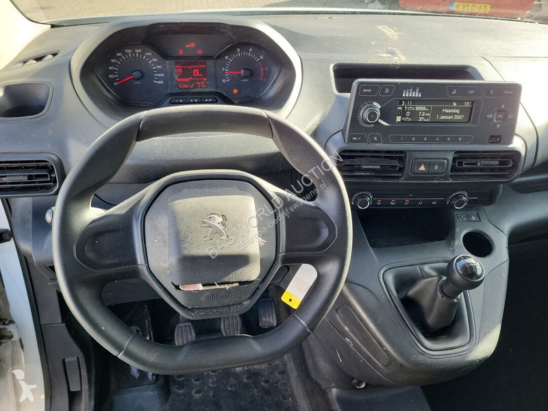 Véhicule utilitaire Peugeot 76pk