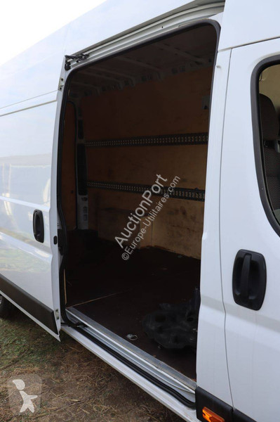 Véhicule utilitaire Peugeot