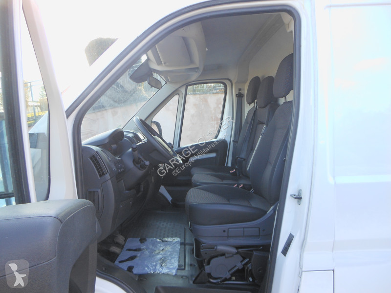 Véhicule utilitaire Peugeot 435 L4H2 2.2...