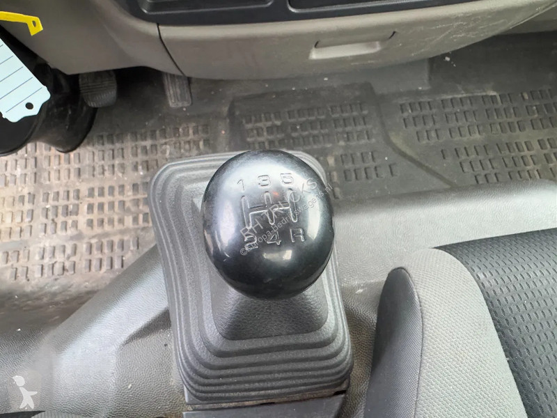 Véhicule utilitaire Nissan 35.12 + ISOLI 21...