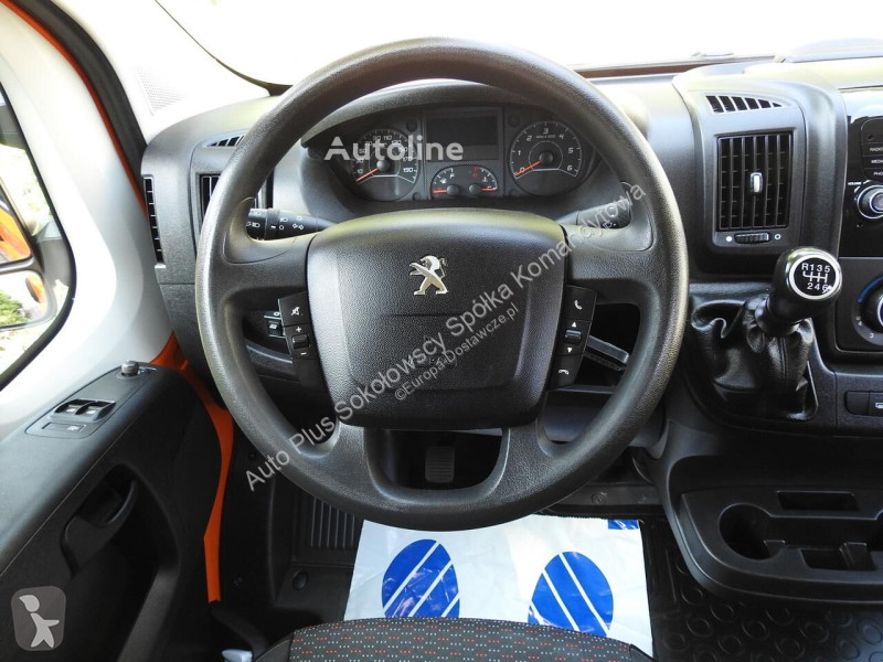 Véhicule utilitaire Peugeot BOXER FURGON...