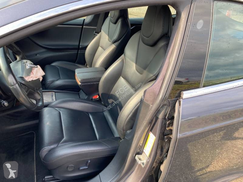 Véhicule utilitaire Tesla