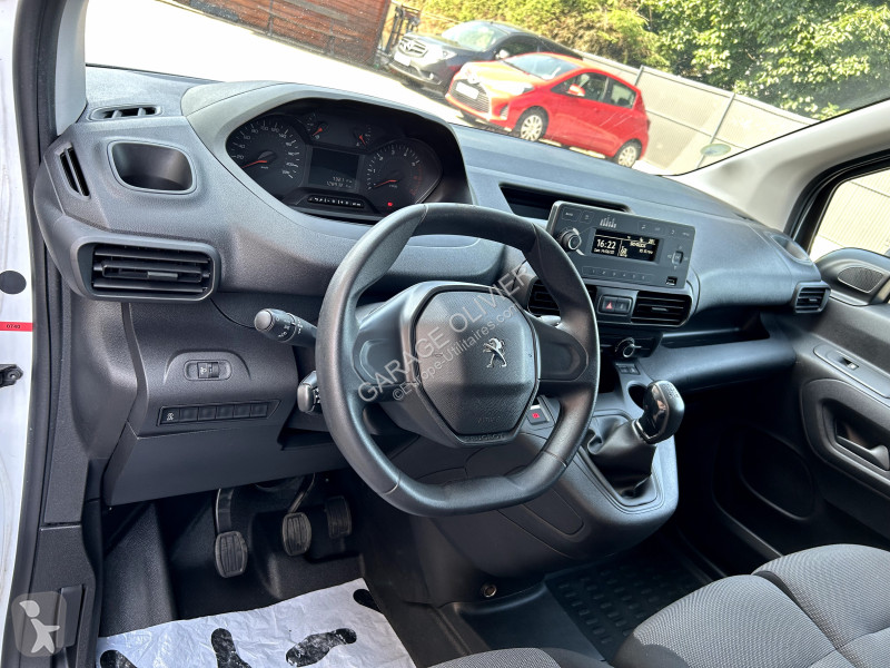 Peugeot Standard 650KG 1.5 Bluehdi 100 Premium van