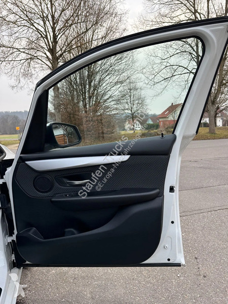 Nyttofordon BMW 216i Active...