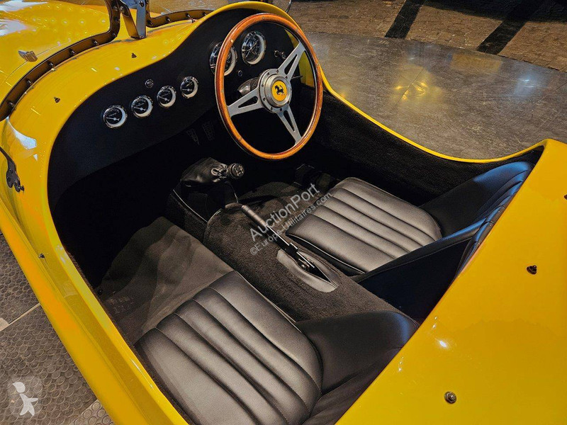 Véhicule utilitaire Ferrari  Vintage Racer...