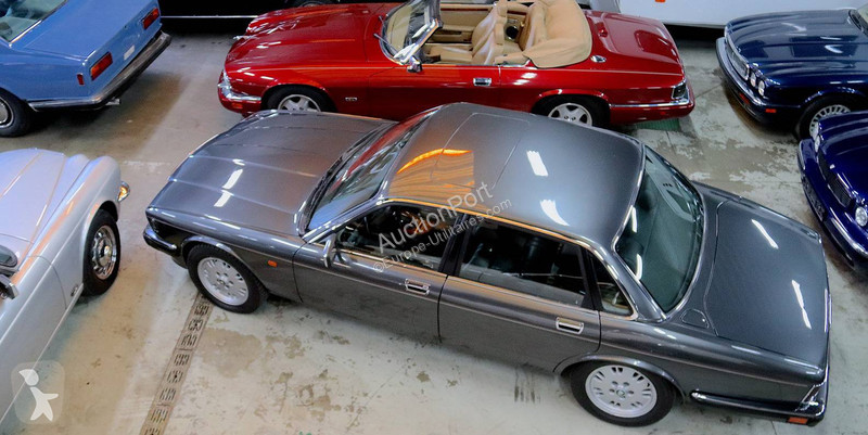 Véhicule utilitaire Jaguar XJ-12