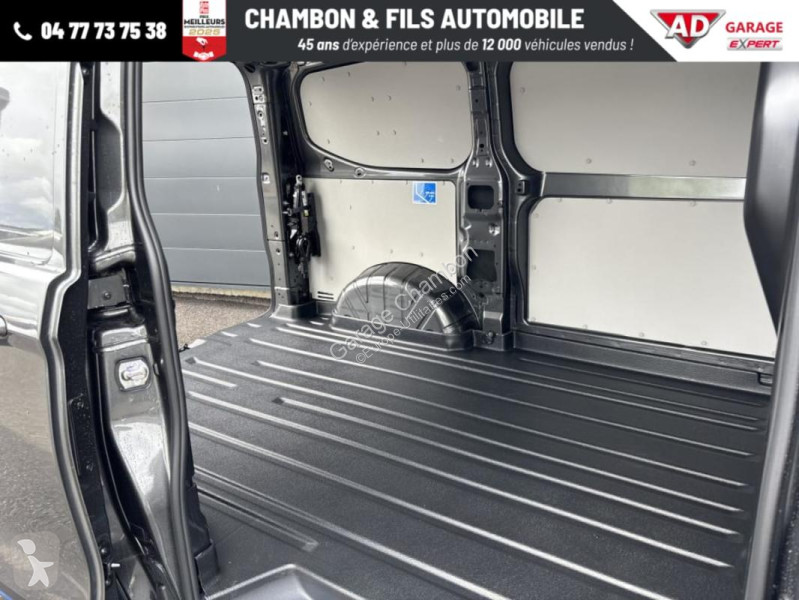 Véhicule utilitaire Ford FOURGON 320 L1H1 2.0...