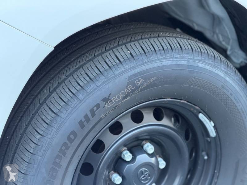 عربة نفعية Toyota