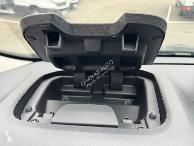 عربة نفعية Renault L2 Blue dCi 150 RED EDITION...