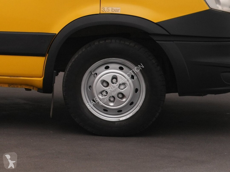 Véhicule utilitaire Iveco 35S11