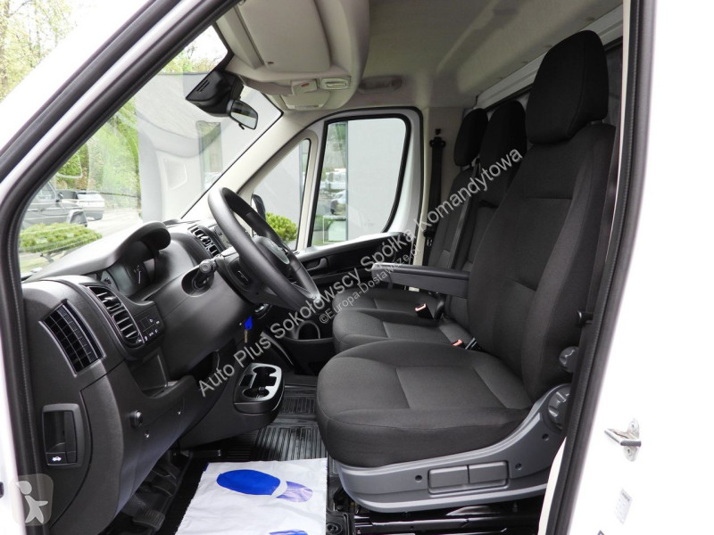 عربة نفعية Toyota MAX