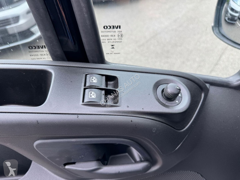 عربة نفعية Iveco 35S18 A8 3L CAISSE LAMBERET...
