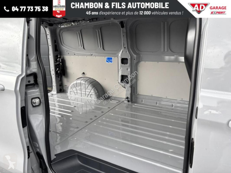 Véhicule utilitaire Ford FOURGON 320 L2H1 2.0...