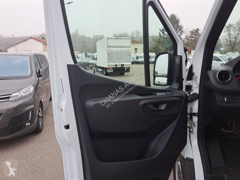 Véhicule utilitaire Mercedes 317 CDI 43 3.5T...
