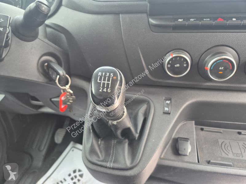 Лекотоварен автомобил Renault Master 2.3 -...