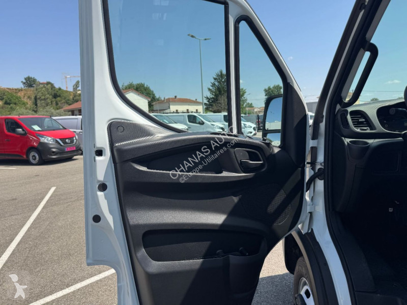 Véhicule utilitaire Iveco 35C18 A8 180CV 3L...