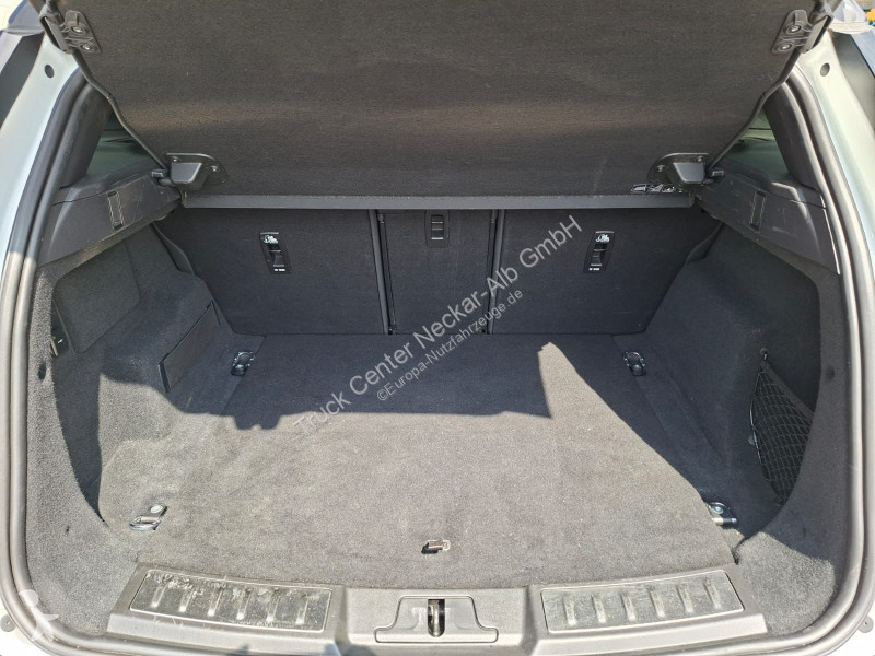 Samochód dostawczy Land Rover R-Dynamic S 200...