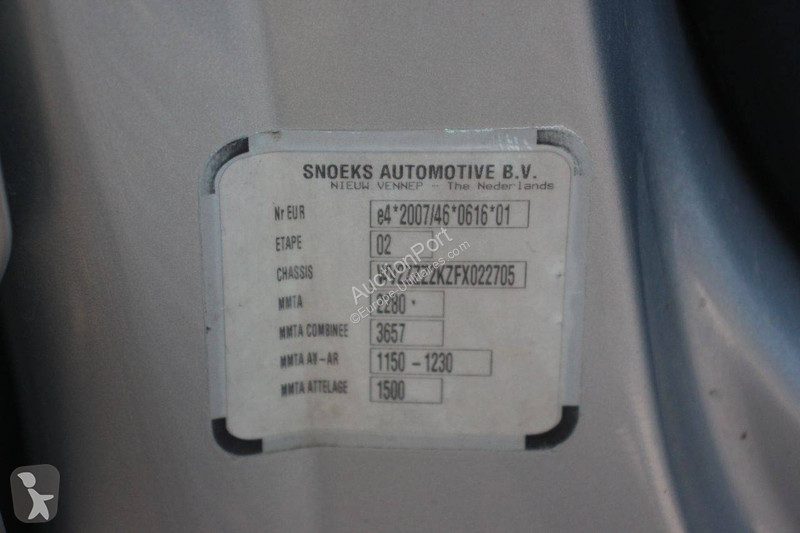 Furgoneta Volkswagen Kombi Maxi