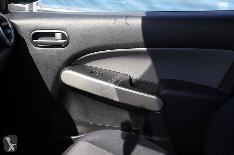 Samochód dostawczy Mazda  2