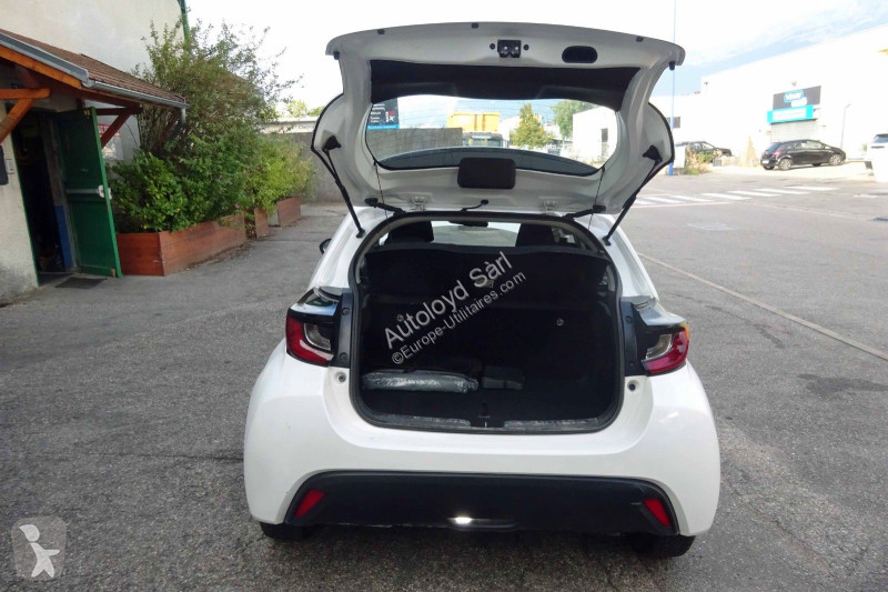 Furgoneta Toyota YARIS 1,5 VVTI HYBRID 92 BVA