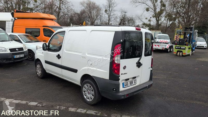 Véhicule utilitaire Fiat DOBLO