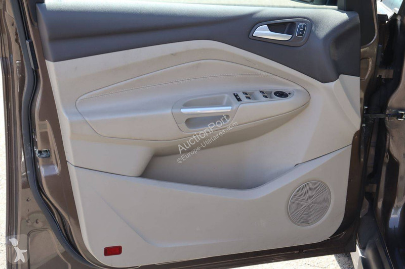 Véhicule utilitaire Ford Grand