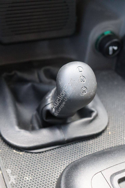 Véhicule utilitaire Land Rover V8