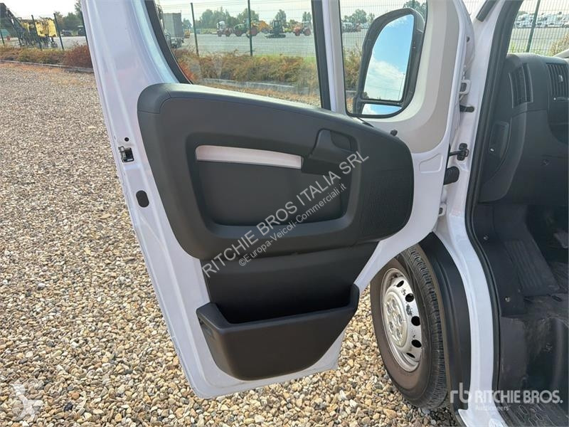 Véhicule utilitaire Opel 2.2