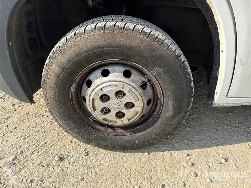 Комерційні автомобілі Peugeot Cargo Van