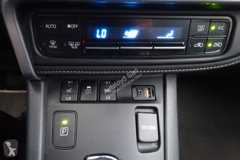 Лекотоварен автомобил Toyota AURIS TOURING 1,8...