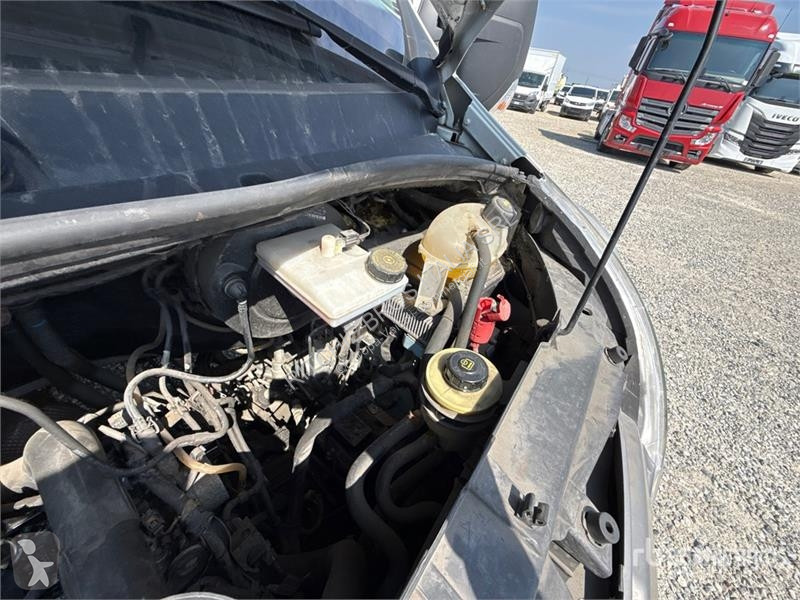 Комерційні автомобілі Renault 125DCI Cargo Van