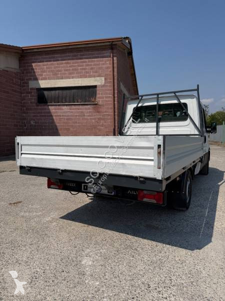 Лекотоварен автомобил Iveco 35S12