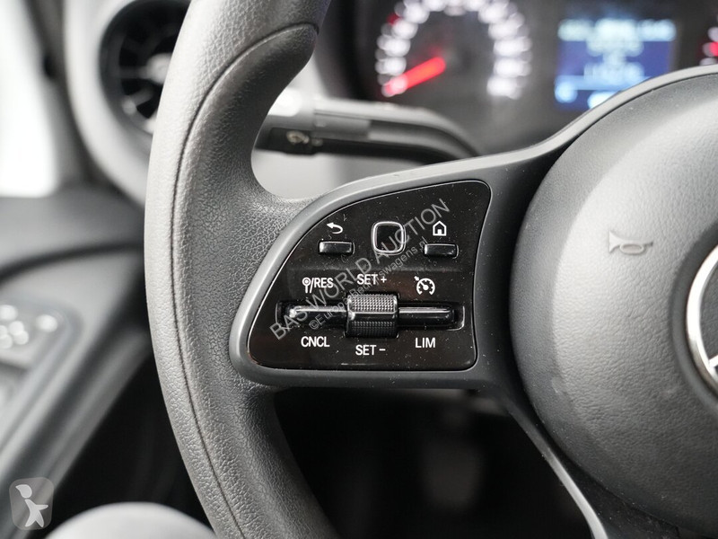 Лекотоварен автомобил Mercedes 311 CDI