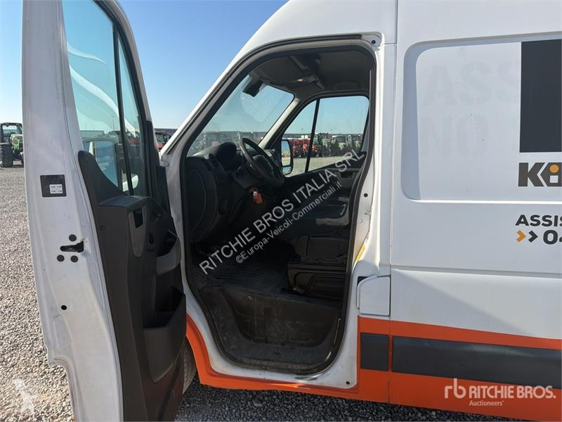 Furgoneta Nissan Cargo Van