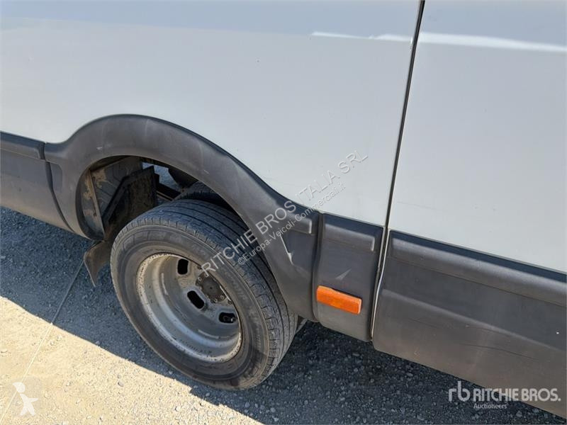 Furgoneta Iveco 35C15 Cargo Van